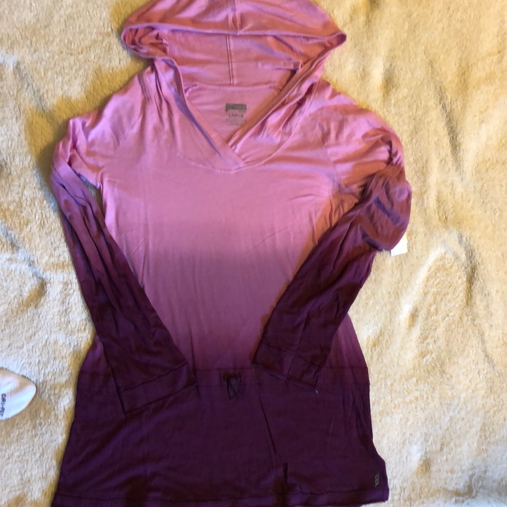 Long-sleeved lightweight long shirt with hood